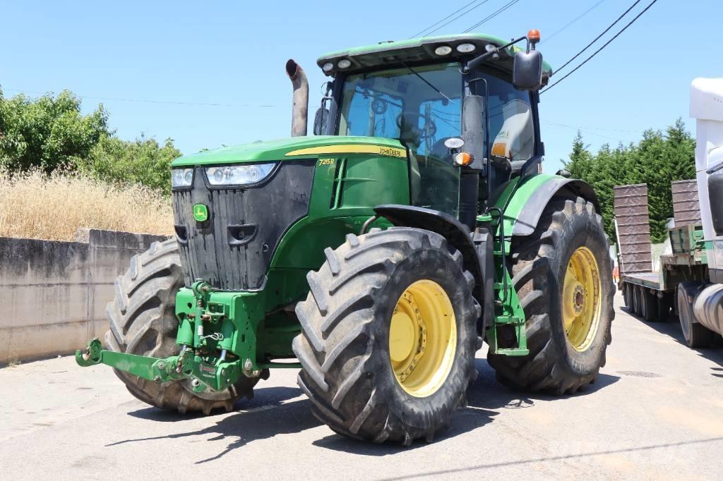 John Deere 7215 R Traktorit
