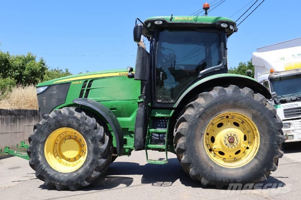 John Deere 7215 R Traktorit