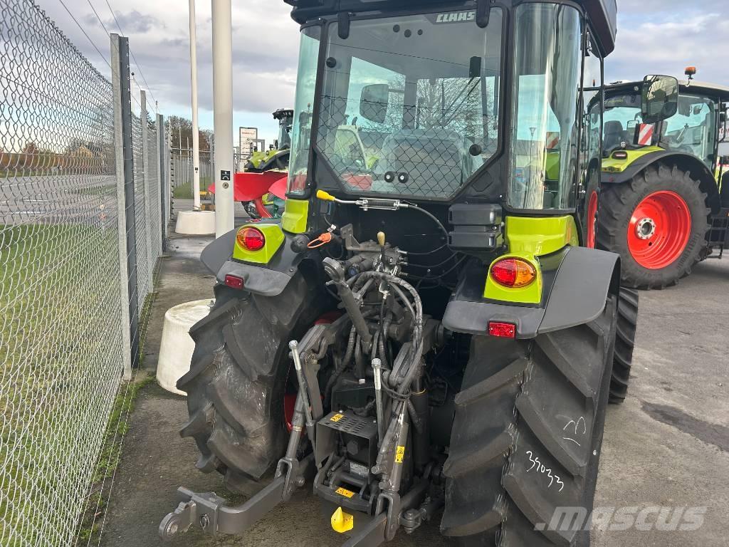 CLAAS Nexos 220 Traktorit
