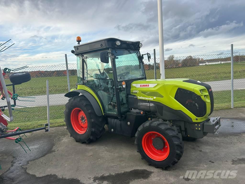CLAAS Nexos 220 Traktorit