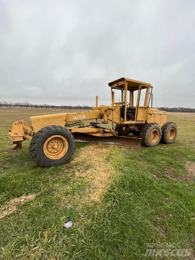 DEERE 570A Tiehöylät