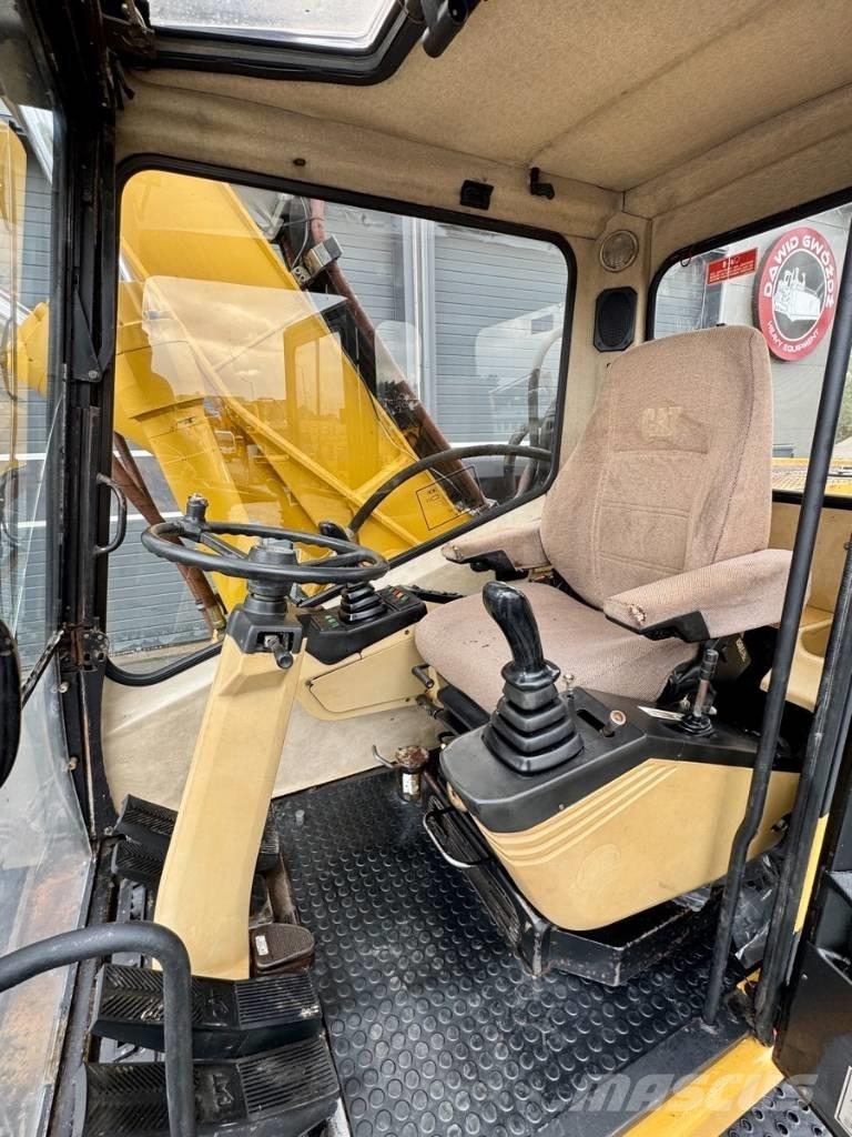 CAT M 318 Pyöräkaivukoneet