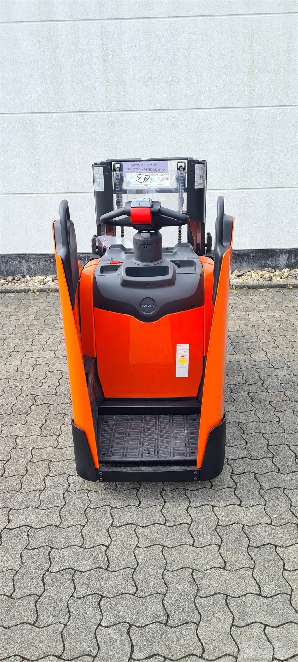Toyota BT SPE200D Käyden ajettavat pinoamistrukit