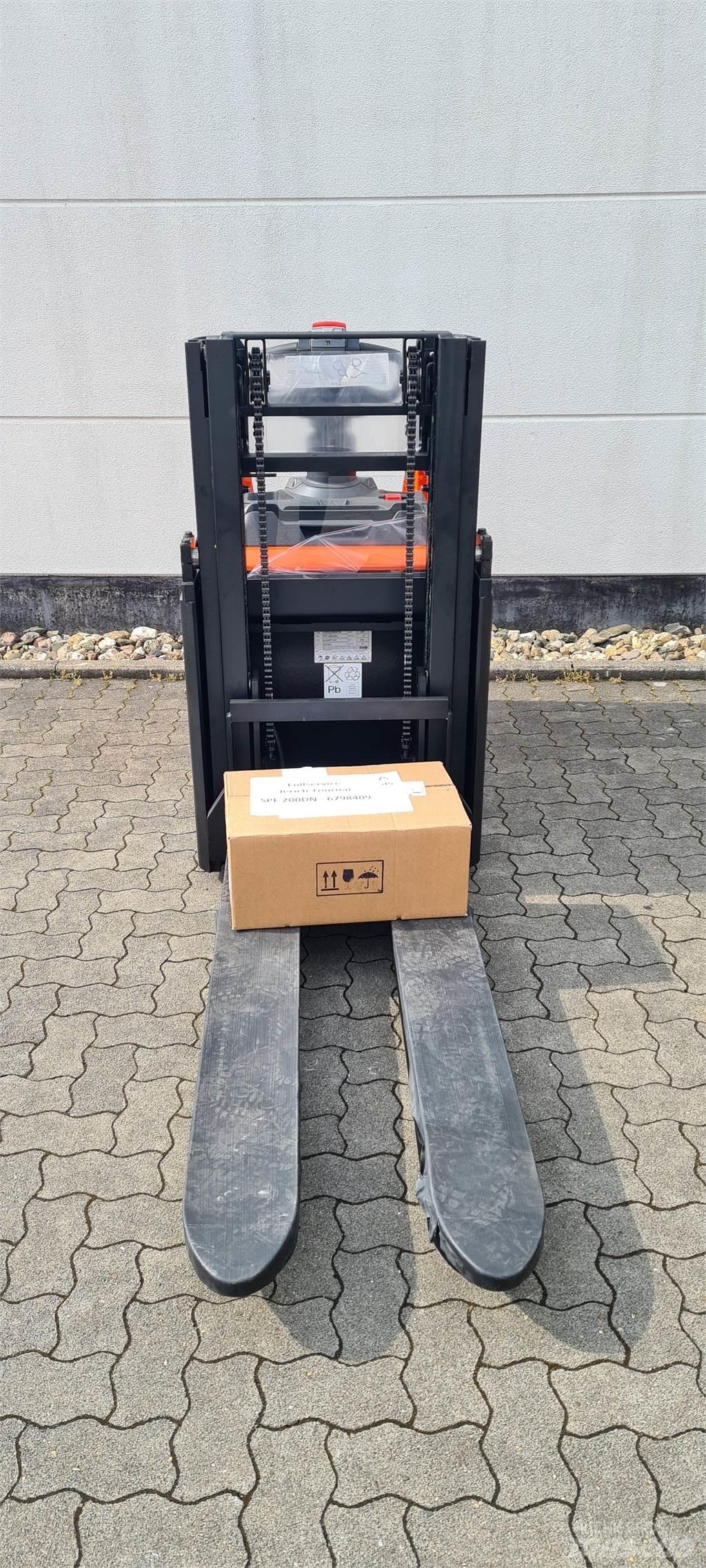 Toyota BT SPE200D Käyden ajettavat pinoamistrukit