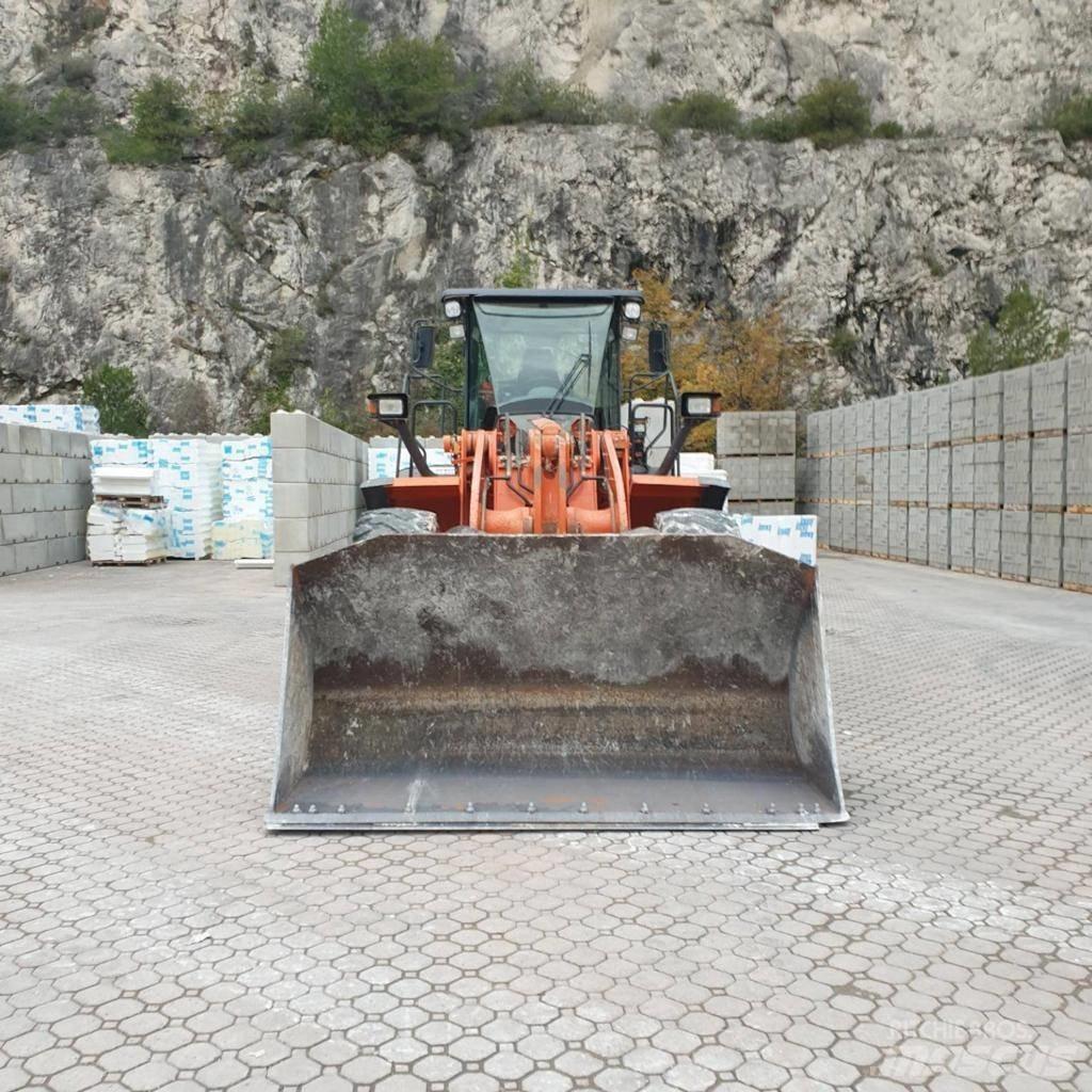Hitachi ZW 220-5 Pyöräkuormaajat