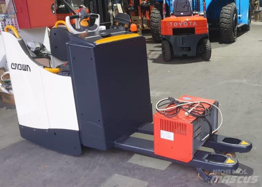 Crown WT 3040 Lavansiirtotrukit ajotasolla