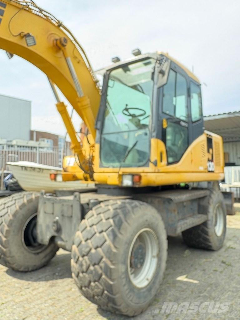 Komatsu PW 130-7K Pyöräkaivukoneet