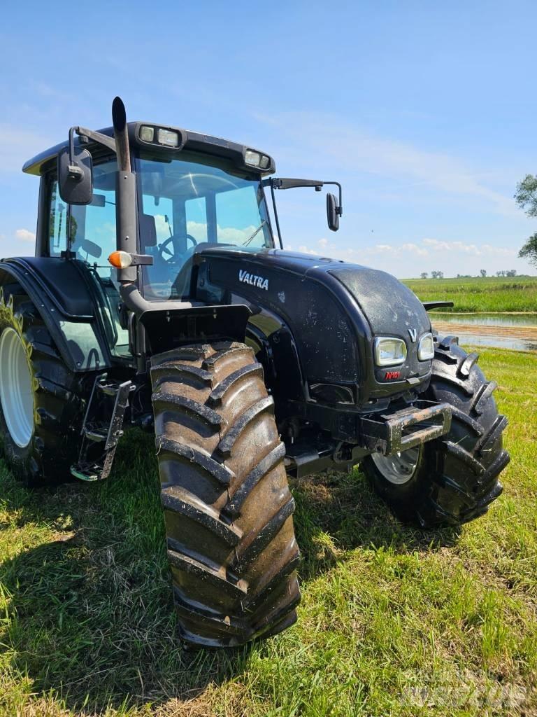 Valtra N 101 Traktorit
