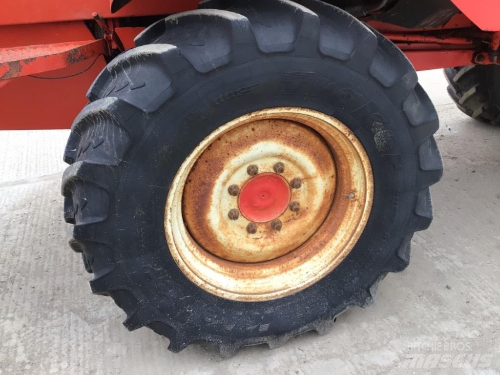 Bateman RB25 SPRAYER Itsekulkevat ruiskut