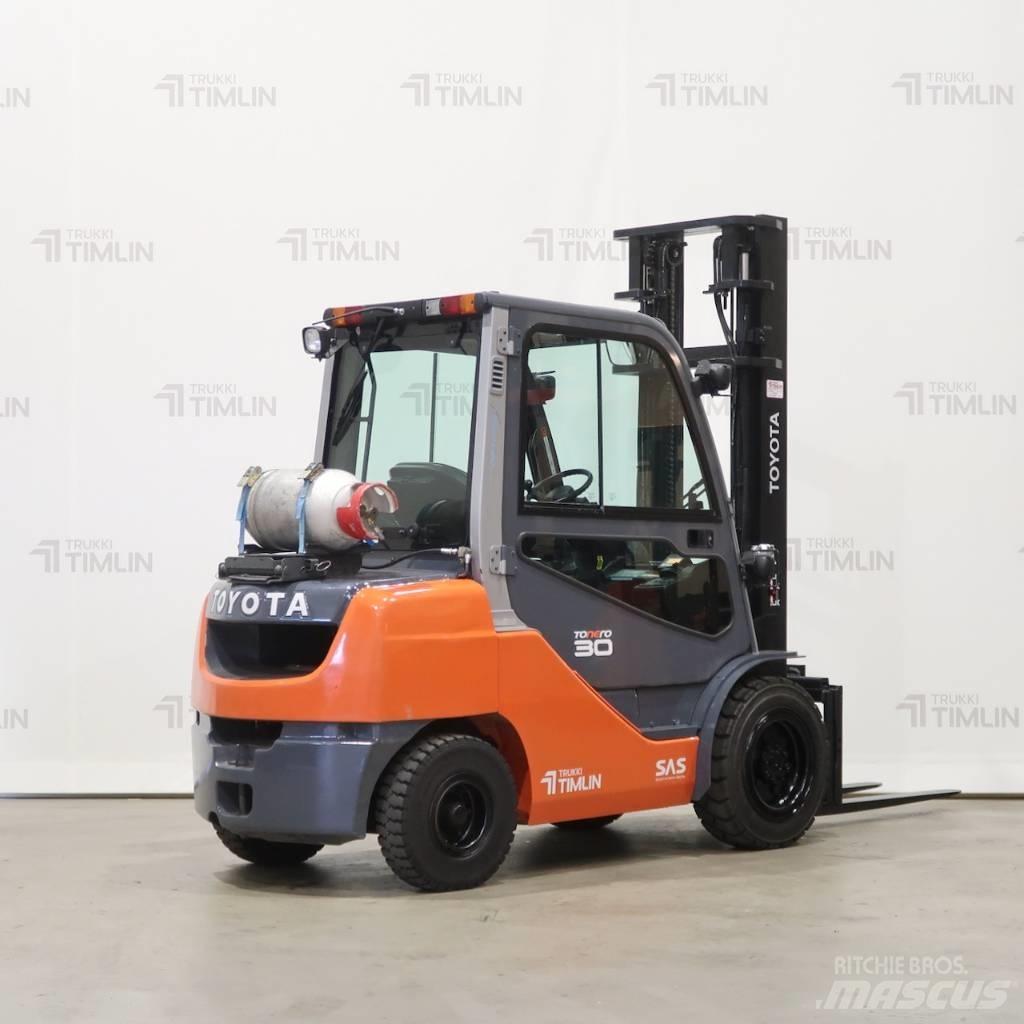 Toyota 02-8FGF30 Nestekaasutrukit