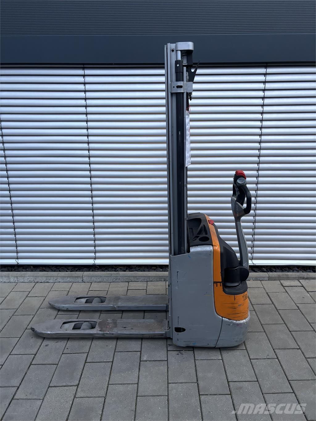 Still EXV 10 Ajettavat pinoamisvaunut