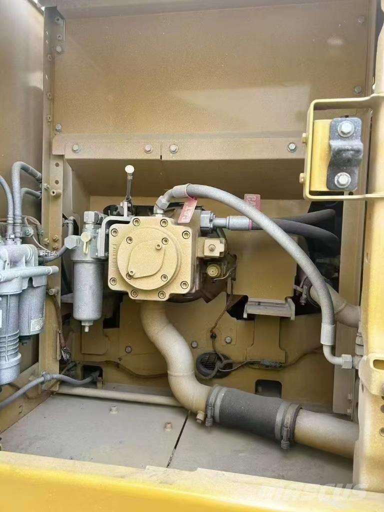 CAT 323 Telakaivukoneet