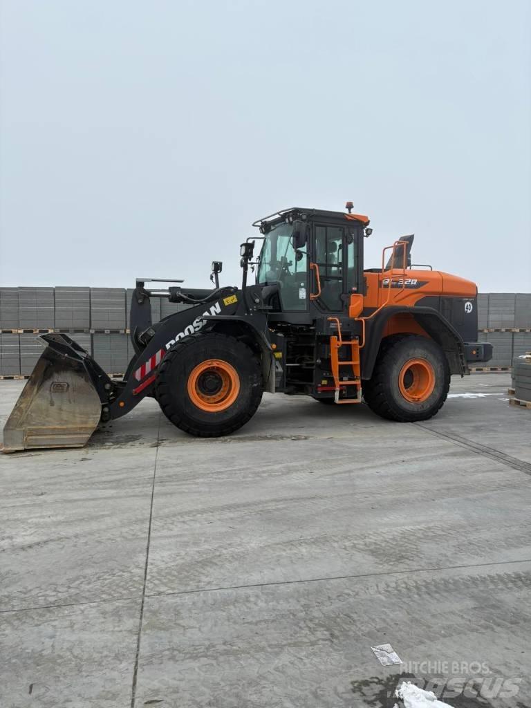 Doosan DL 320-7 Pyöräkuormaajat