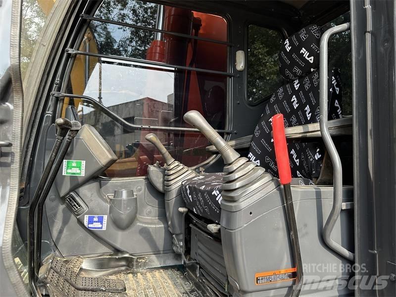 Hitachi 200 Pyöräkaivukoneet