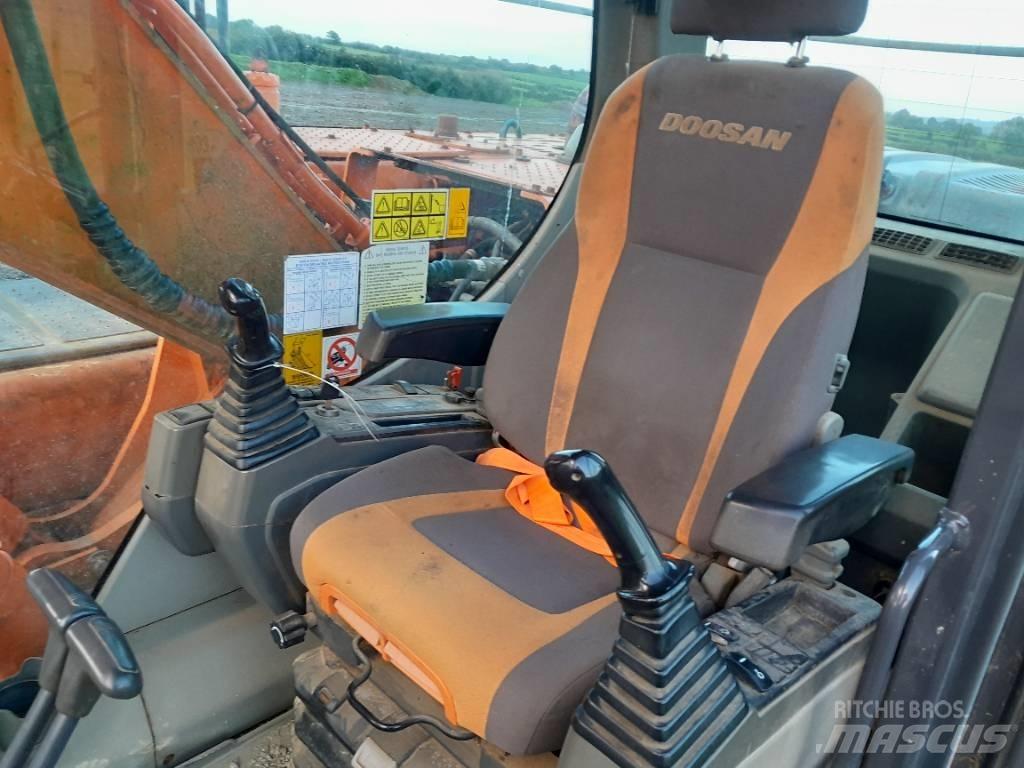 Doosan DX 225 Telakaivukoneet
