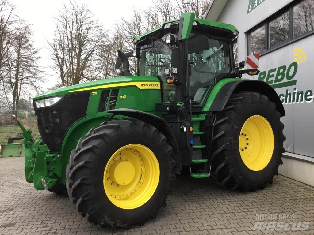 John Deere 7R330 Traktorit