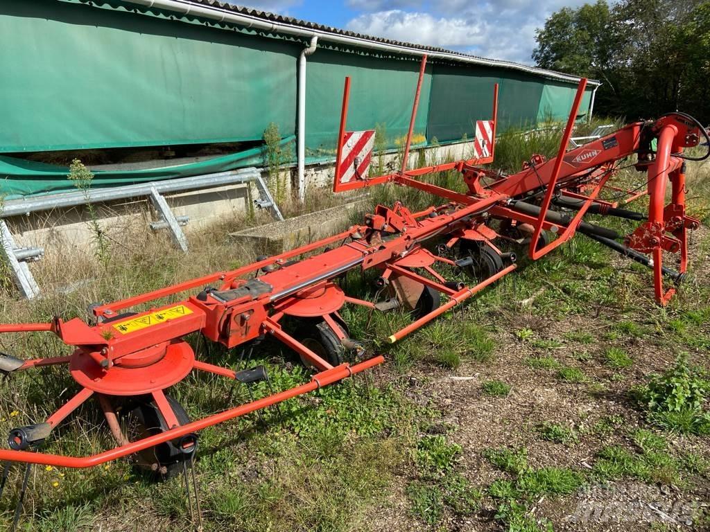 Kuhn GF8702 Pöyhimet ja haravat