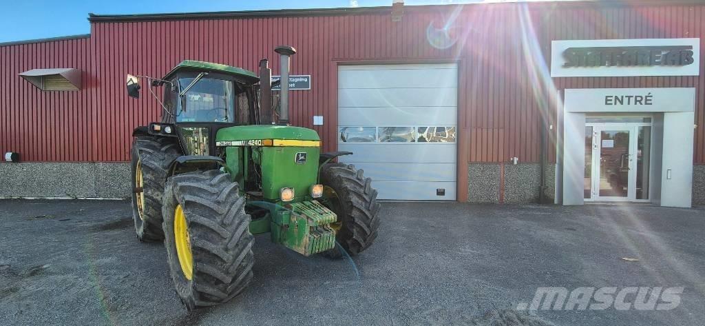 John Deere 4240 S Traktorit