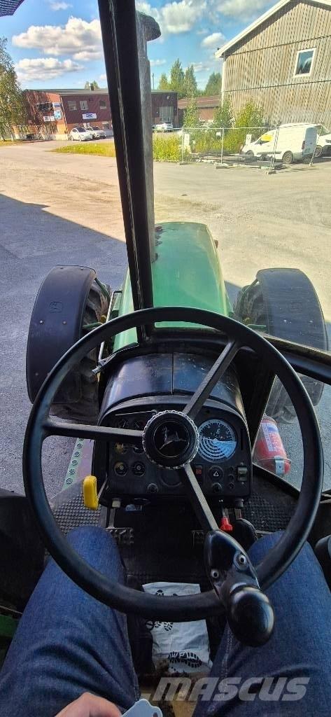 John Deere 4240 S Traktorit