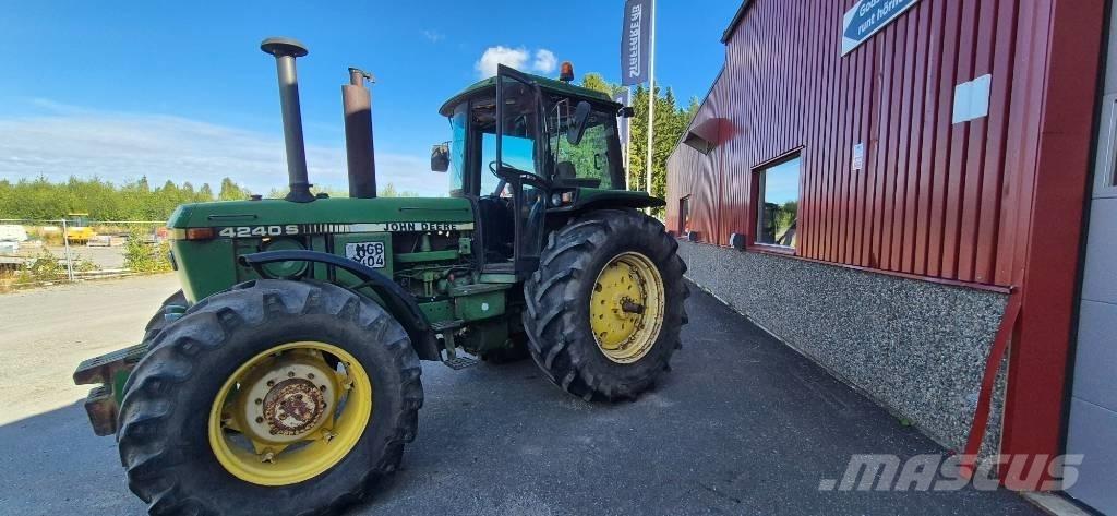 John Deere 4240 S Traktorit