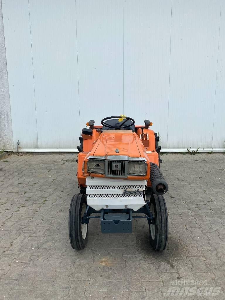 Kubota B1702-M Taajamatraktorit