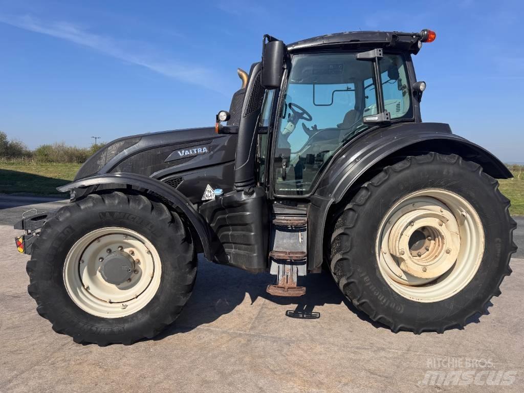 Valtra T 174 Traktorit