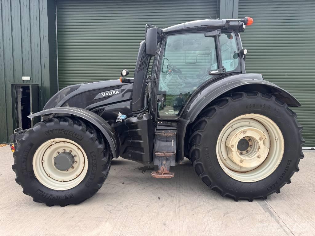 Valtra T 174 Traktorit