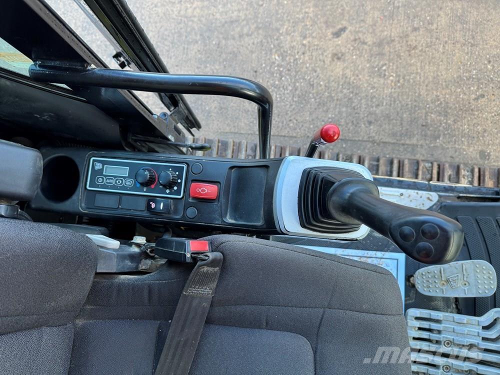 JCB JS131LC Telakaivukoneet