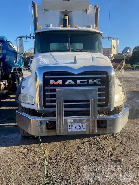 Mack GU813 Sora- ja kippiautot