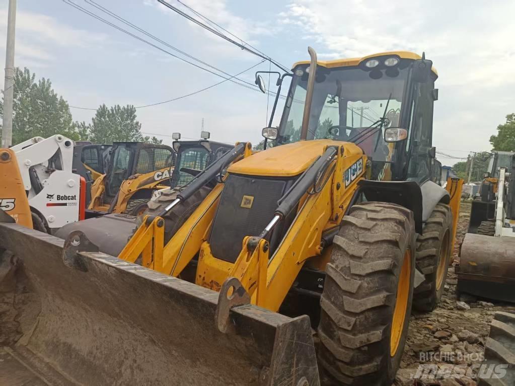 JCB 4CX Kaivurikuormaajat