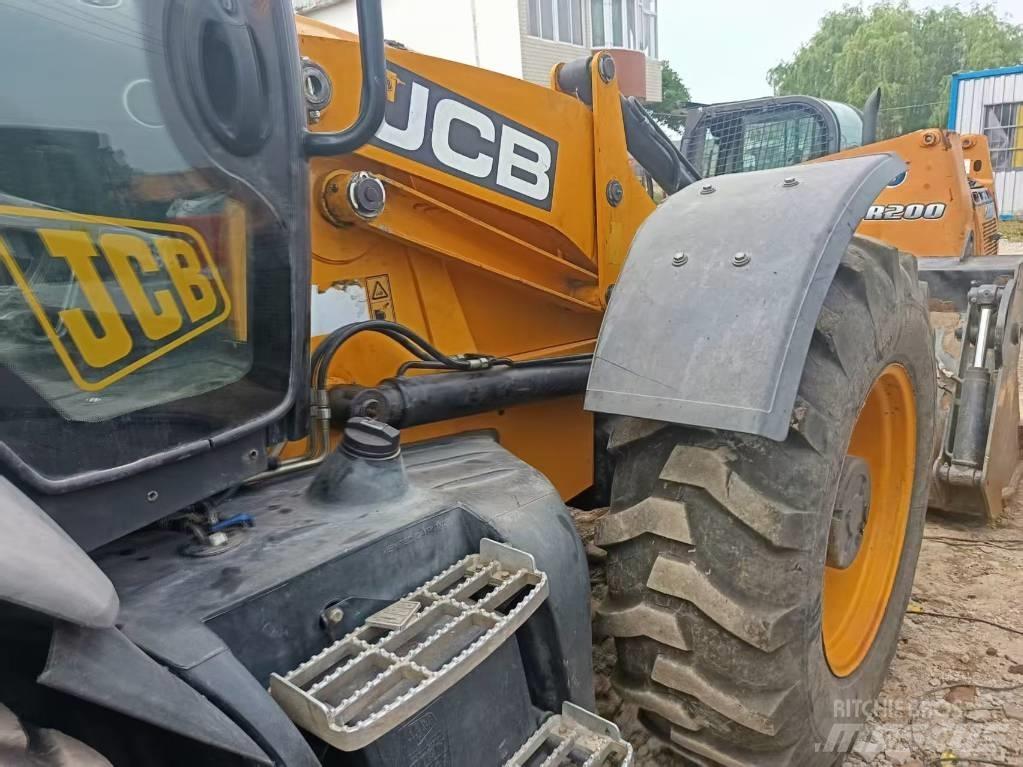 JCB 4CX Kaivurikuormaajat