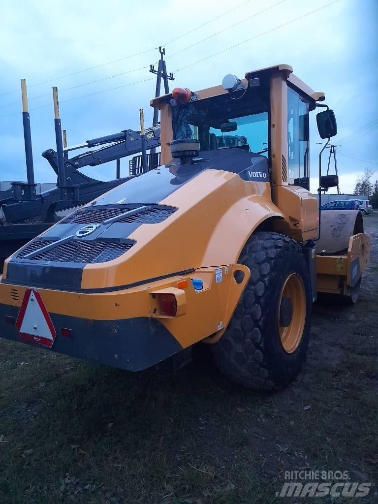 Volvo SD 135 B Yksivalssijyrät