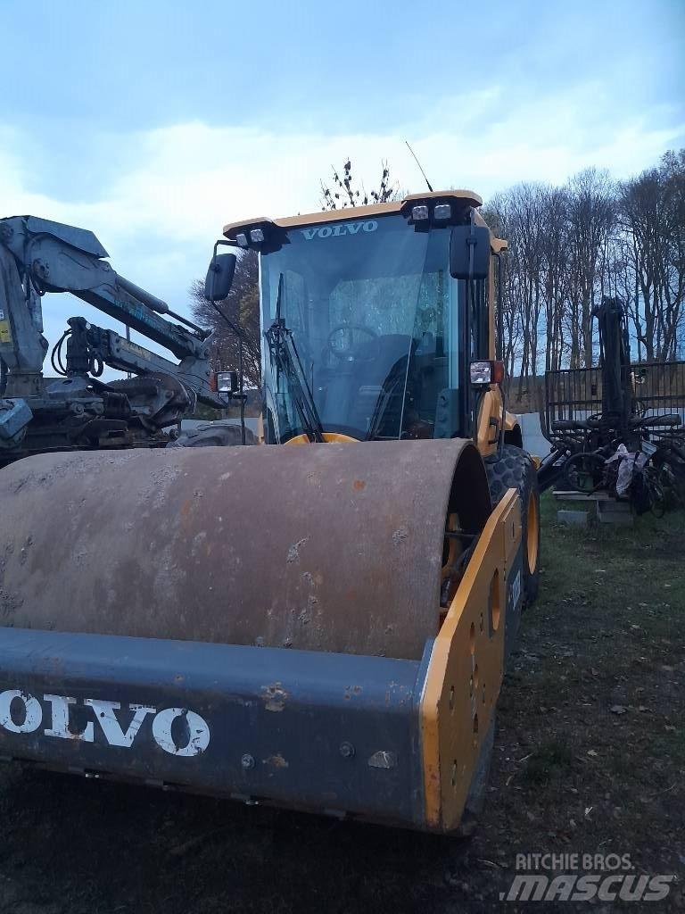 Volvo SD 135 B Yksivalssijyrät
