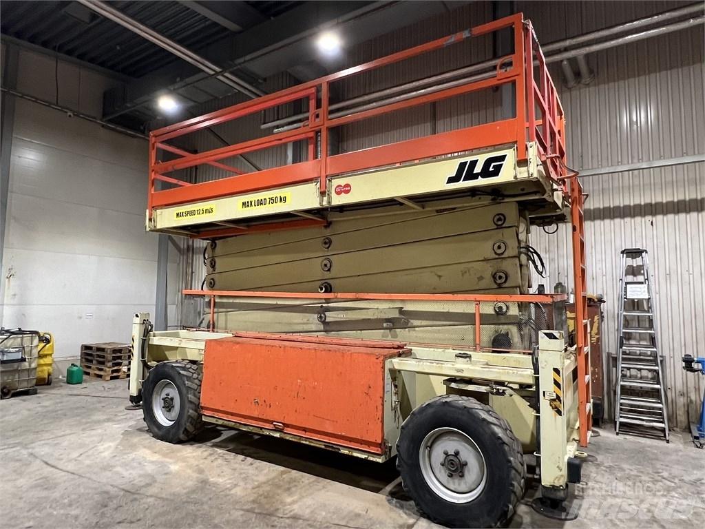 JLG 245-25 Saksilavat