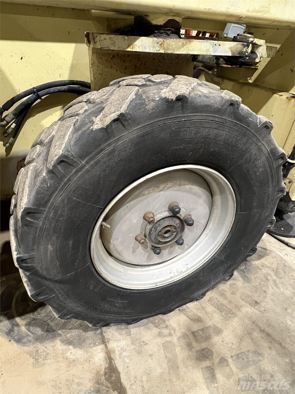 JLG 245-25 Saksilavat