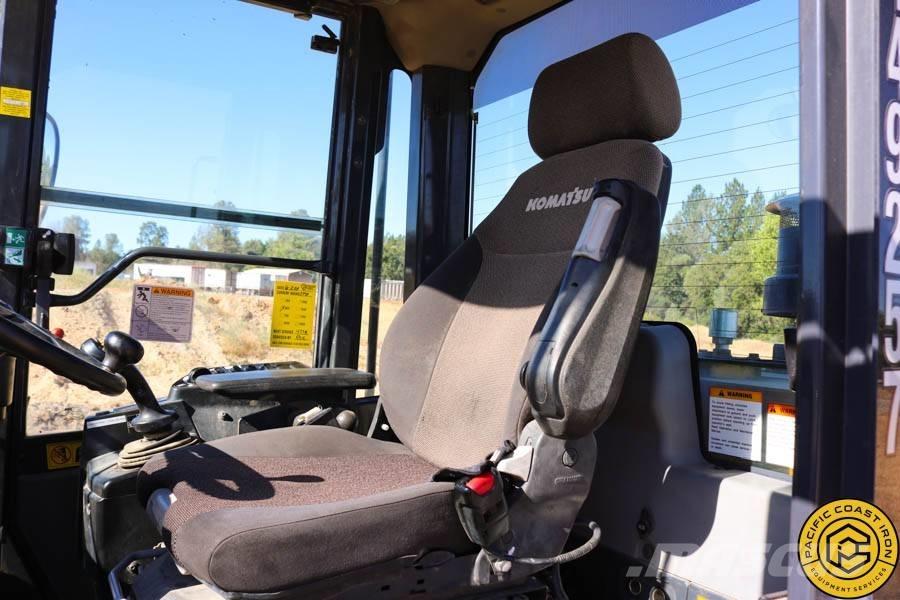 Komatsu WA 320-7 Pyöräkuormaajat