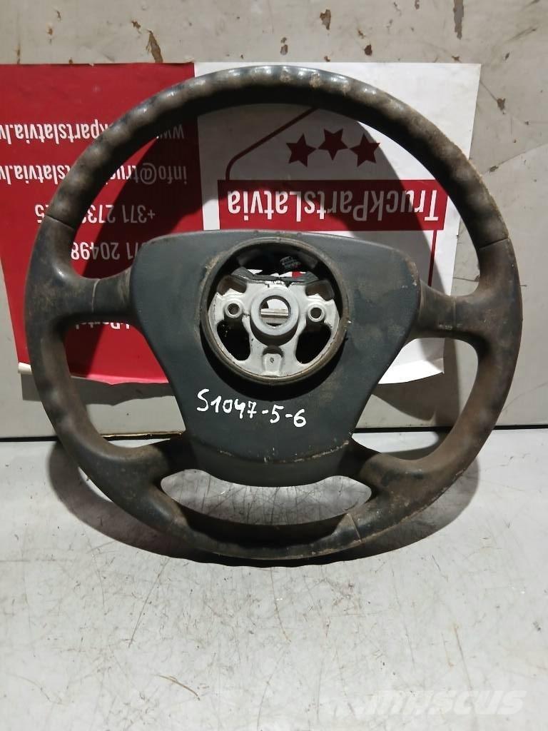 Scania P 420    1495393 Ohjaamot ja sisustat