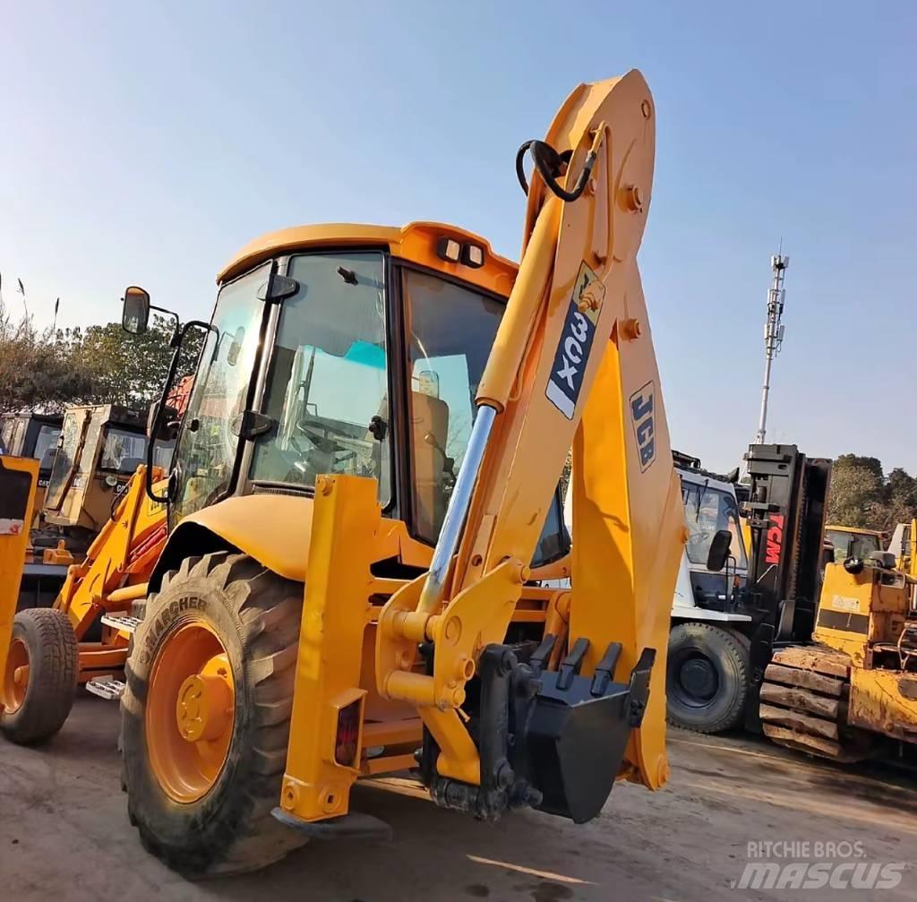 JCB 3 CX Kaivurikuormaajat