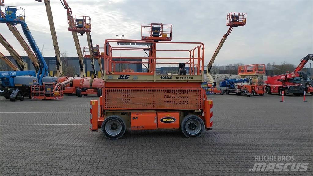 JLG 4069LE Saksilavat