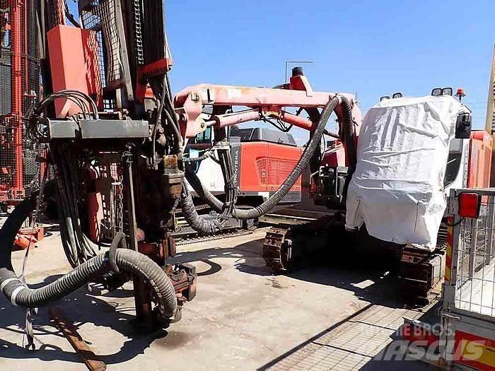 Sandvik DX800 Avolouhintaporauslaitteet