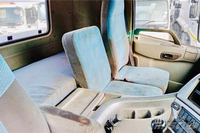 UD WF 330 Muut kuorma-autot