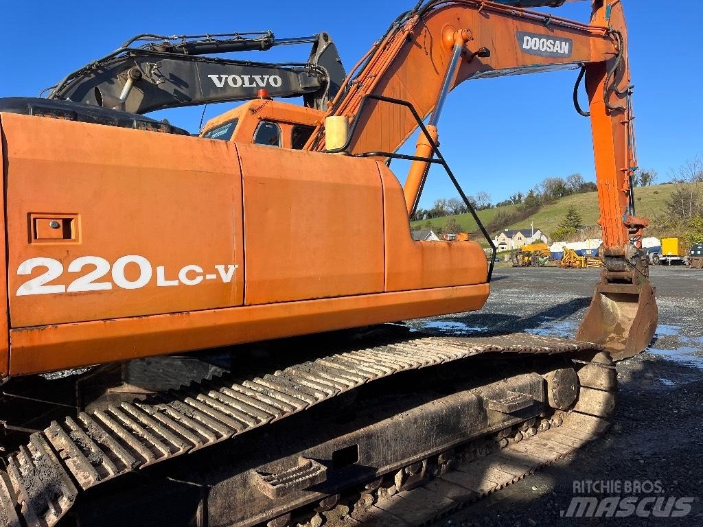Doosan DX 220 Telakaivukoneet