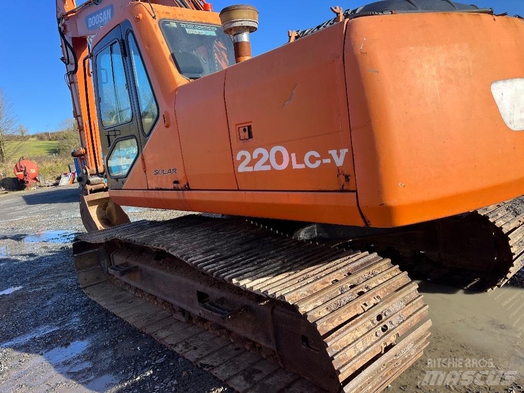 Doosan DX 220 Telakaivukoneet