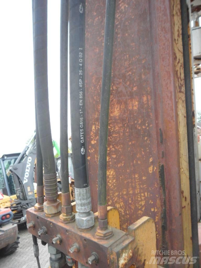 Liebherr R 942 Paalutuskoneet