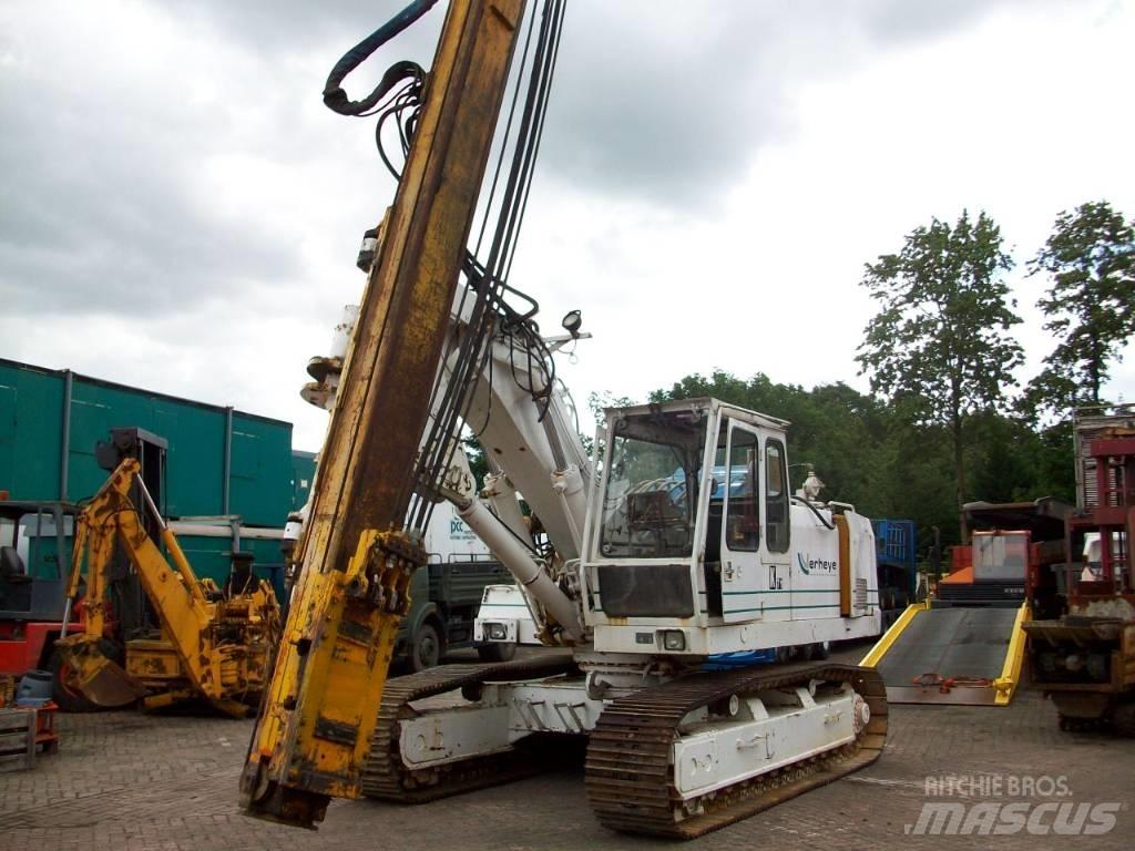 Liebherr R 942 Paalutuskoneet