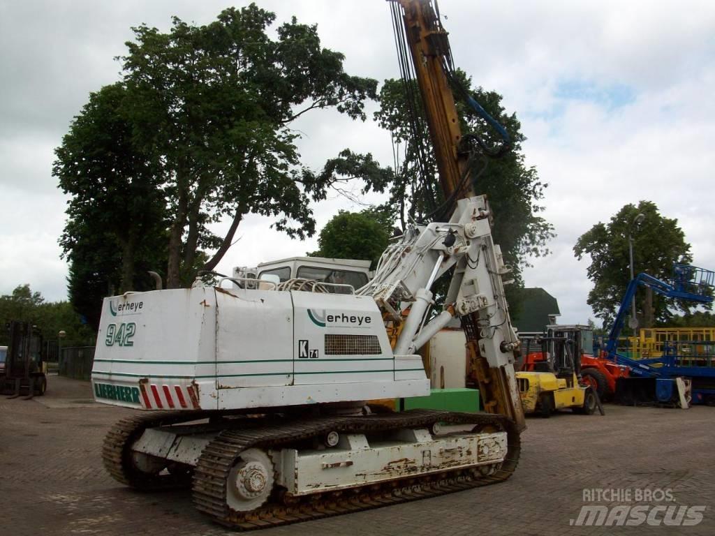 Liebherr R 942 Paalutuskoneet