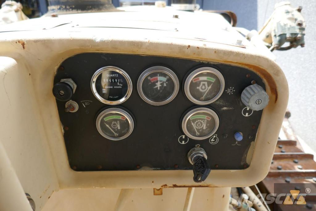 CAT D7G Ex-army Telaketjupuskutraktorit