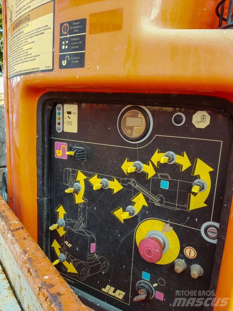 JLG E 300 AJP Kuukulkijat