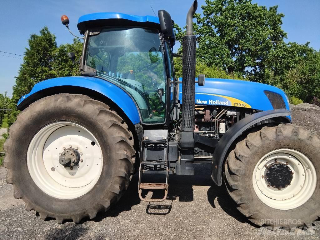 New Holland T7030 Traktorit