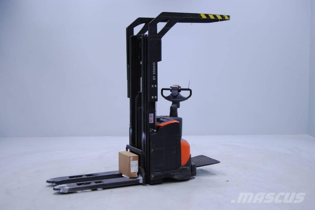 Toyota SWE120 Käyden ajettavat pinoamistrukit